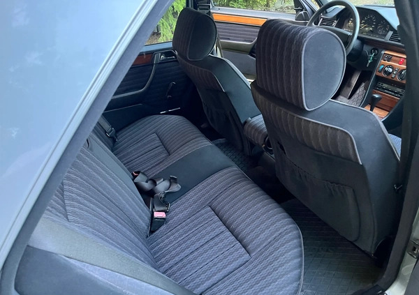 Mercedes-Benz W124 (1984-1993) cena 26890 przebieg: 227000, rok produkcji 1991 z Buk małe 154